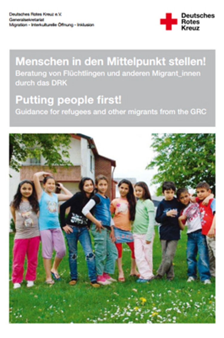 Menschen in den Mittelpunkt stellen! Beratung von Flüchtlingen und anderen Migrant_innen durch das DRK Menschen in den Mittelpunkt stellen! Beratung von Flüchtlingen und anderen Migrant_innen durch das DRK